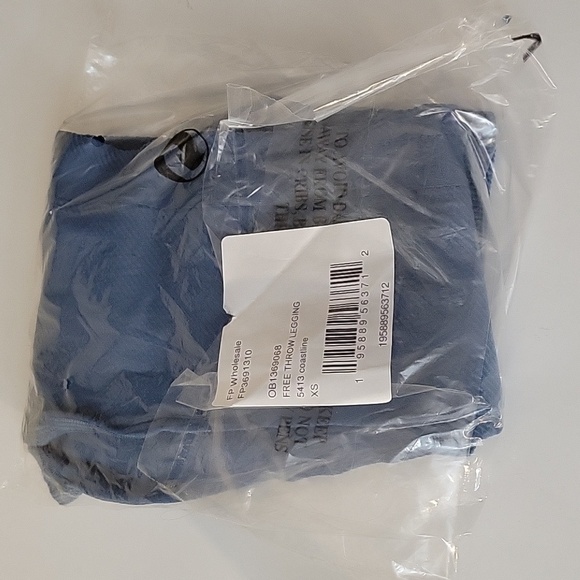 Free People Movement Free Throw Leggings in Coastline•XS - Picture 7 of 8